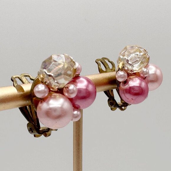 Vintage Pink Pearl Cluster Costume Earrings Made in Japan - Picture 3 of 5